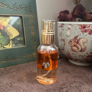 Fable & Mane hibiscus hydrating hair oil mist